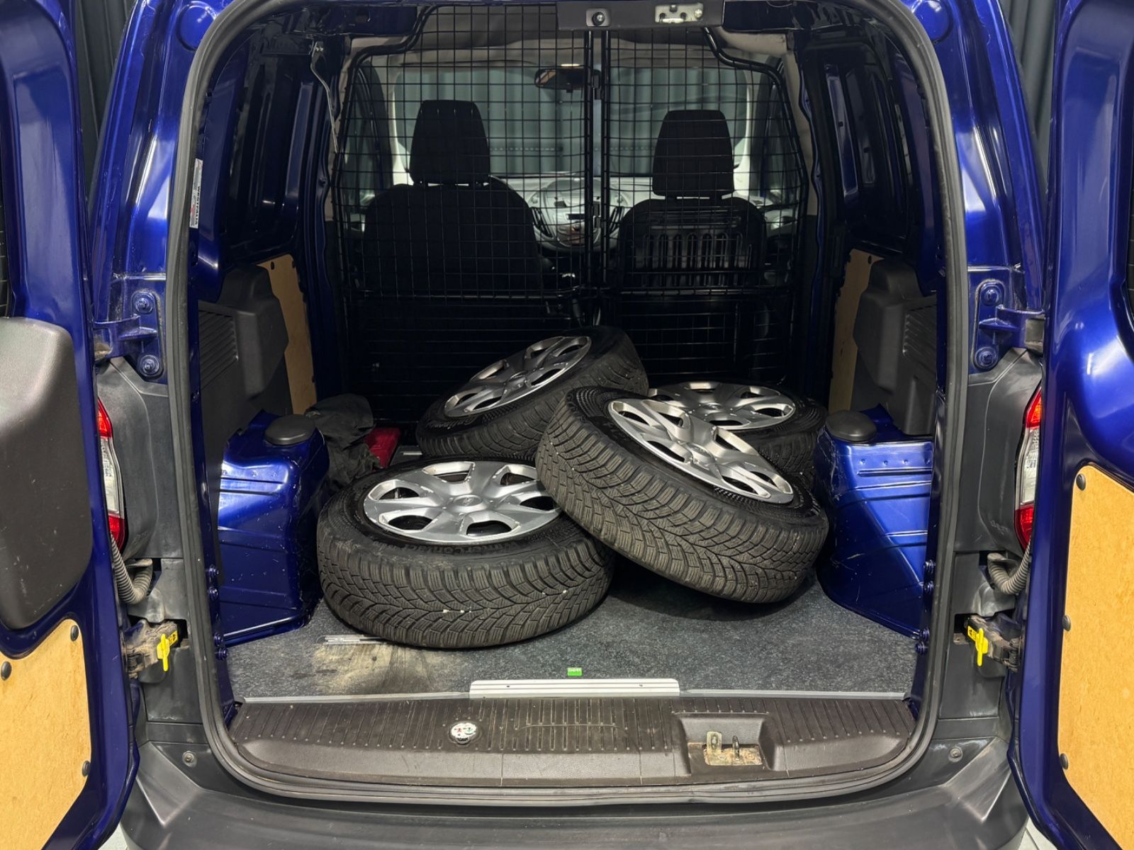 Fahrzeugabbildung Ford Transit Courier Trend|KLIMA|8-FACH|AHK|1.HAND
