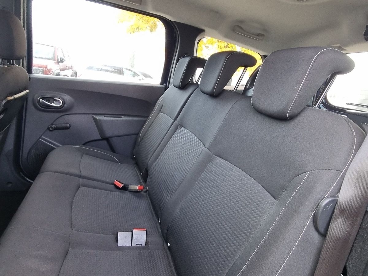 Fahrzeugabbildung Dacia Lodgy Comfort SCe 100 7-Sitzer