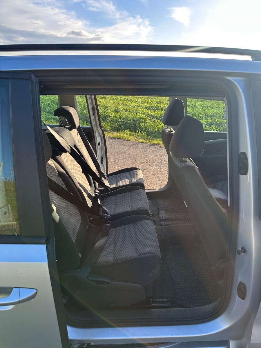 Volkswagen Sharan 2011 — photo 9