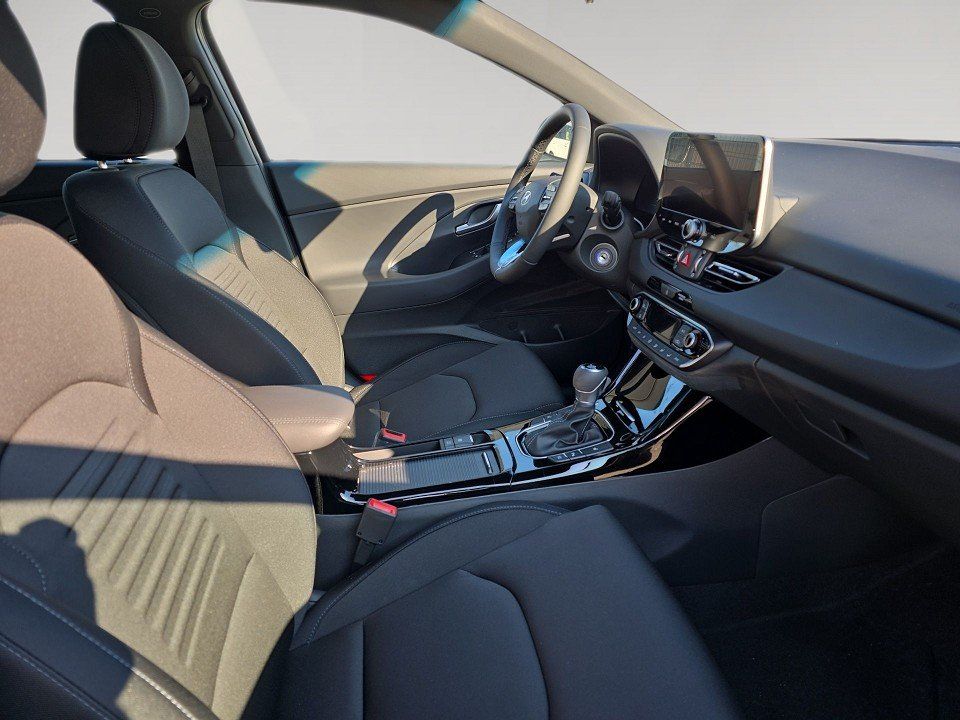 Fahrzeugabbildung Hyundai i30 Kombi 1.0T 100PS DCT ADVANTAGE