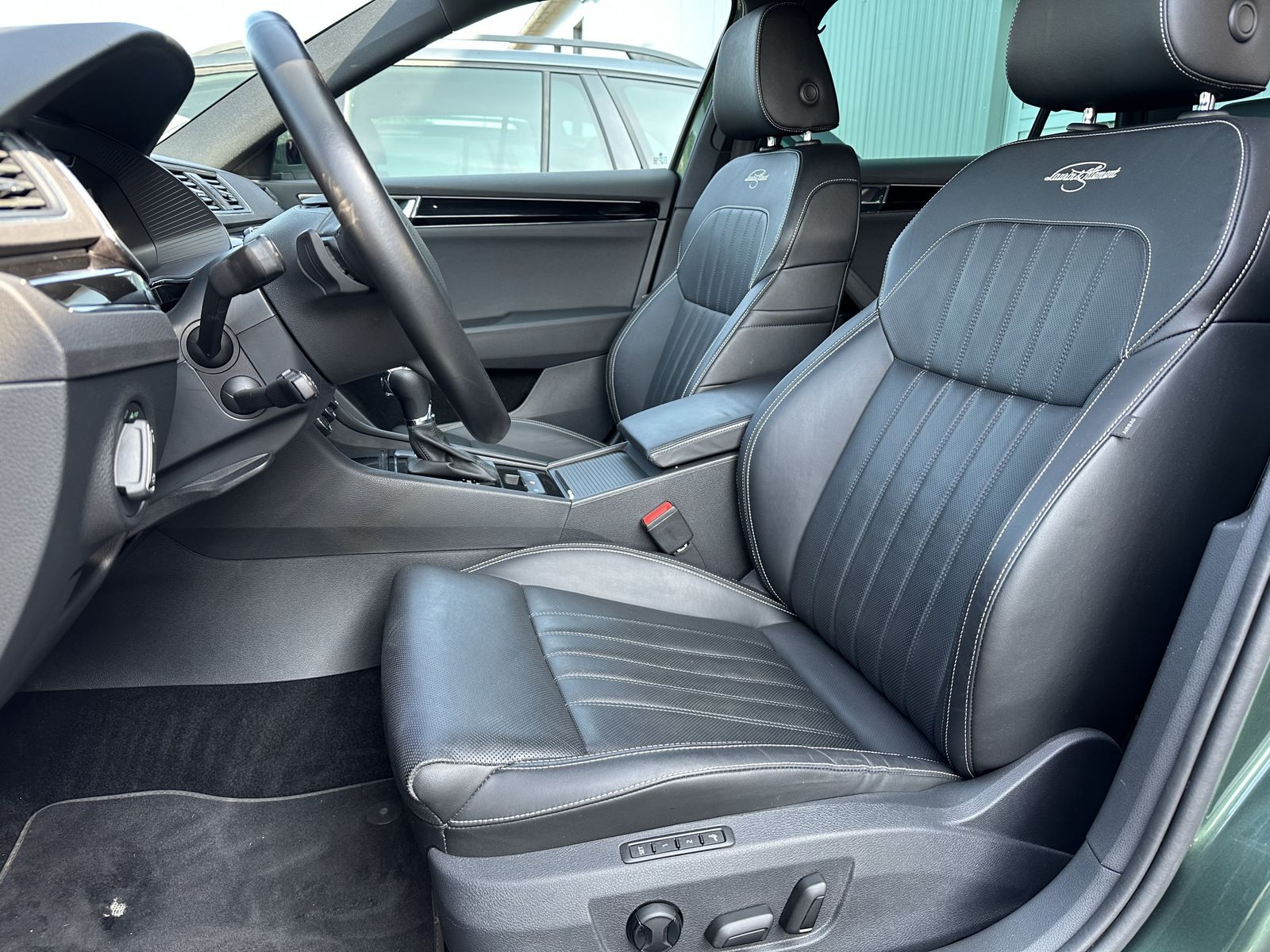 Fahrzeugabbildung SKODA Superb 1.4 TSI iV DSG L&K NAV+LED+AHK+ACC+KAMERA