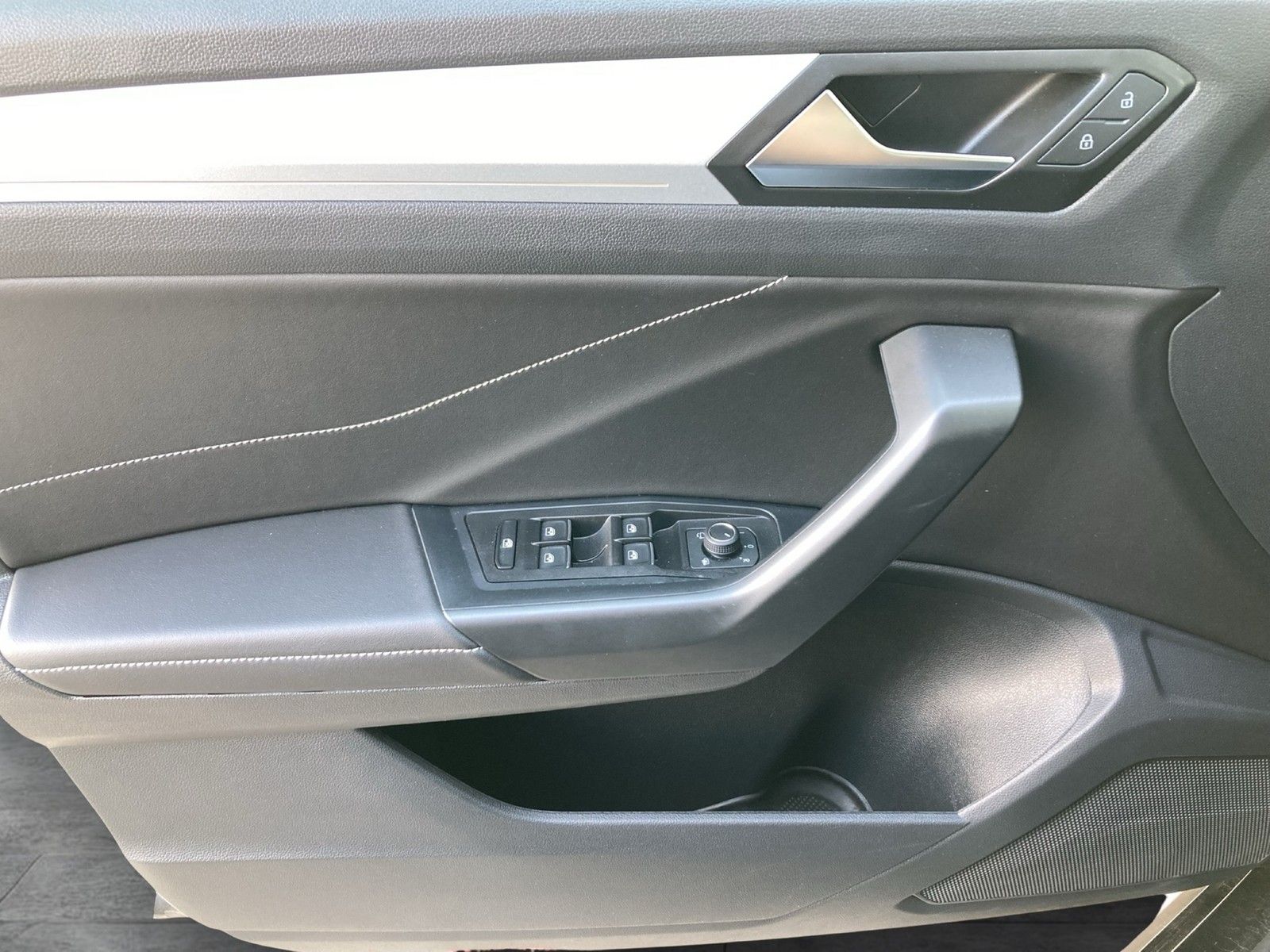Fahrzeugabbildung Volkswagen T-Roc TSI Goal DSG LEDplus Navi AID ACC SHZ Park