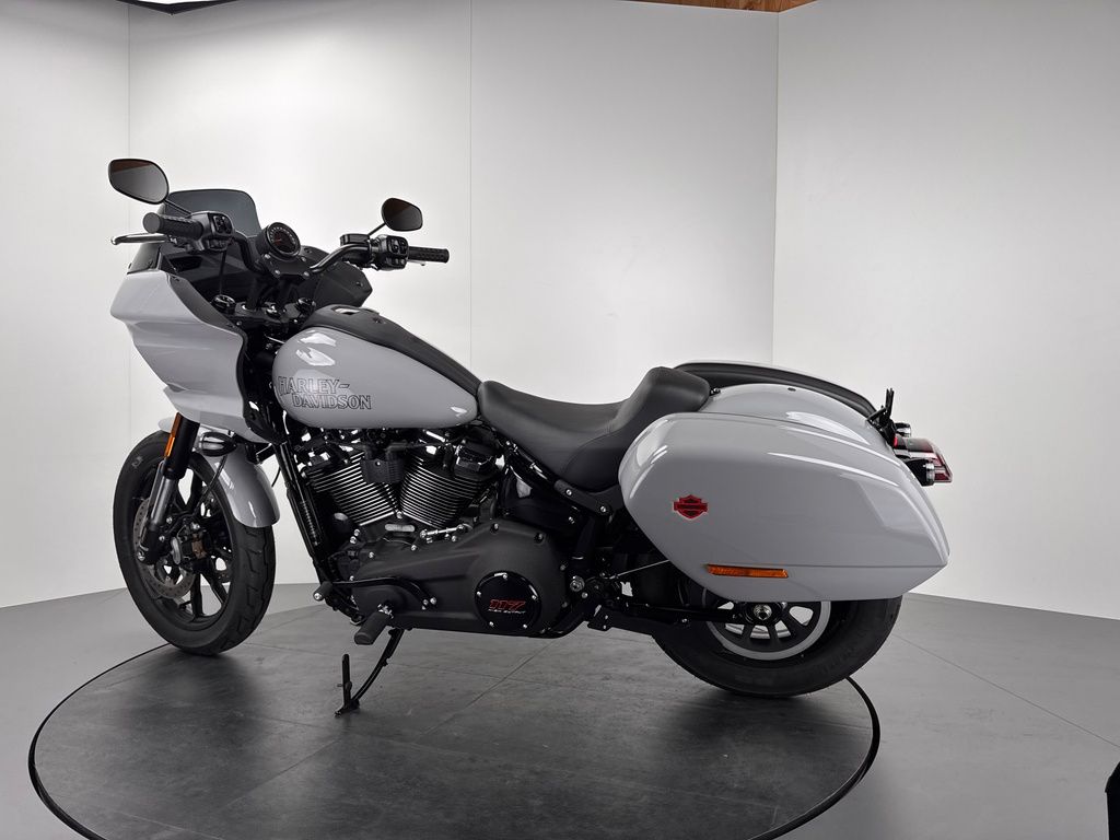 Fahrzeugabbildung Harley-Davidson LOW RIDER ST FXLRST *NEUWERTIG *1. HAND