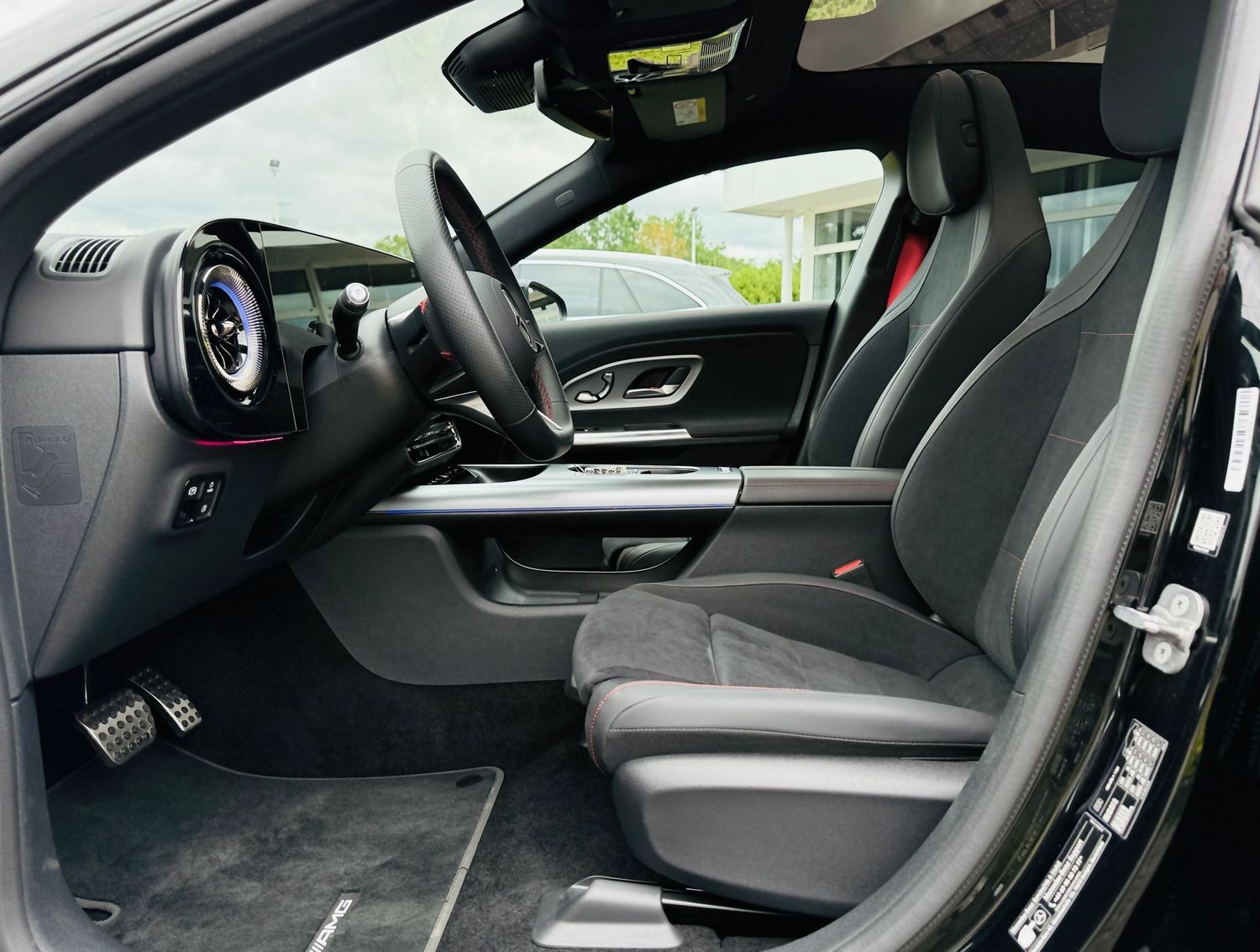 Fahrzeugabbildung Mercedes-Benz CLA 250 + EQ, AMG Plus, Premium Paket, Night Pak