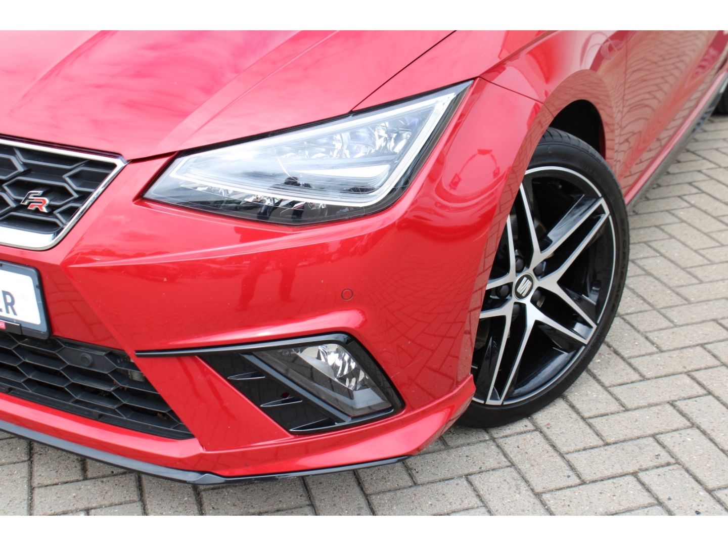 Fahrzeugabbildung SEAT Ibiza 1.5 TSI FR Beats ACC LED RFK Navi Full Lin