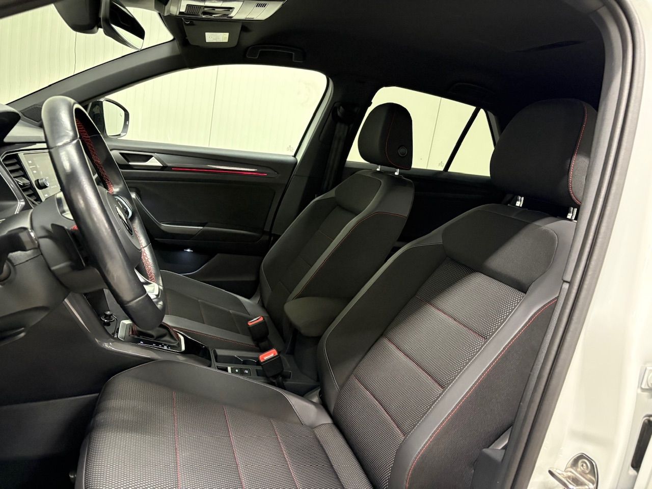 T-Roc Sport 1.5 TSI DSG AHK NAVI ACC RFK SHZ