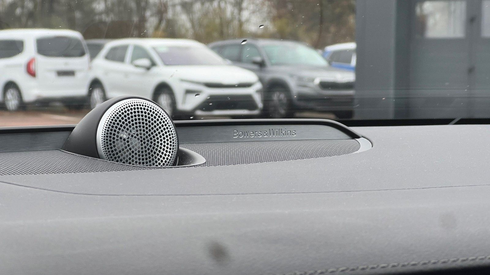 Fahrzeugabbildung Volvo V60 B4 CC Ultimate AWD*B&W*360°*SH*Massage*