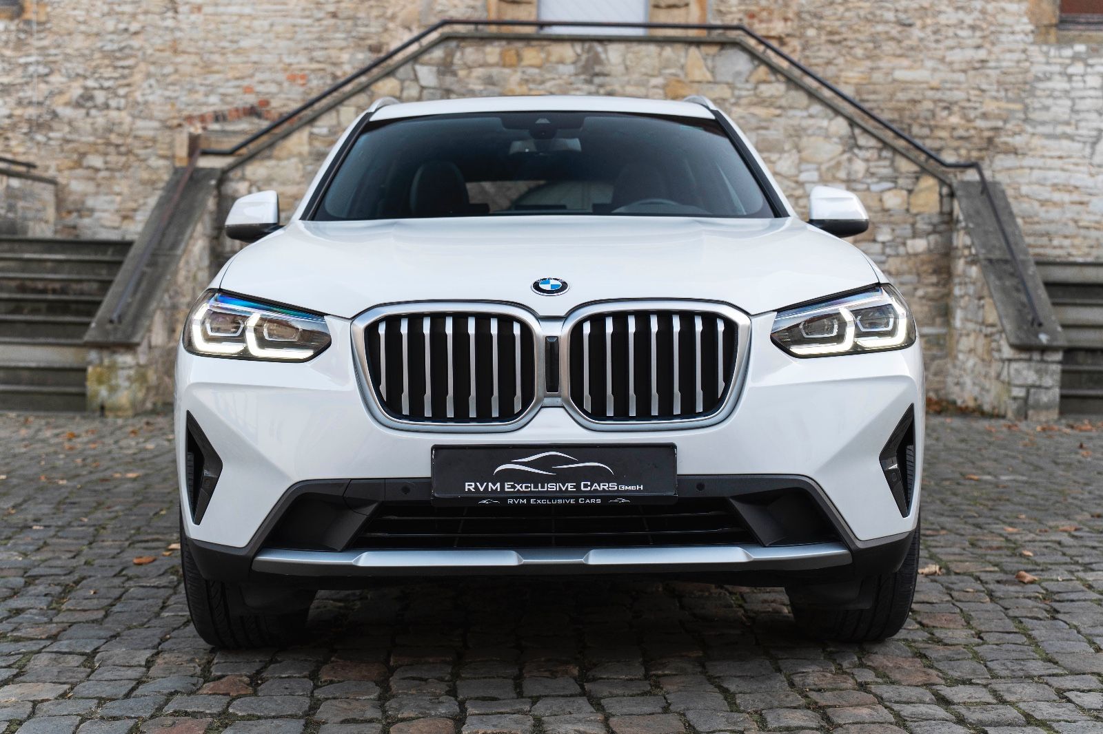 Fahrzeugabbildung BMW X3 xDrive30i HUD LED HIFI KAM NAV PANO SITZH