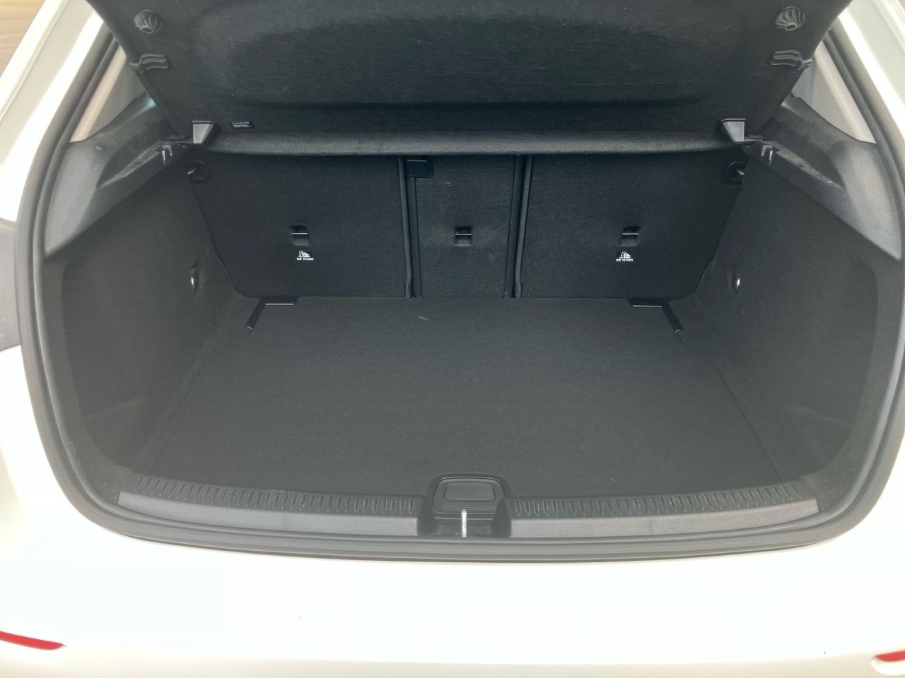 Fahrzeugabbildung Mercedes-Benz A 180 PROGRESSIVE+AHK+LHZG+LED+KAMERA+SHZ++