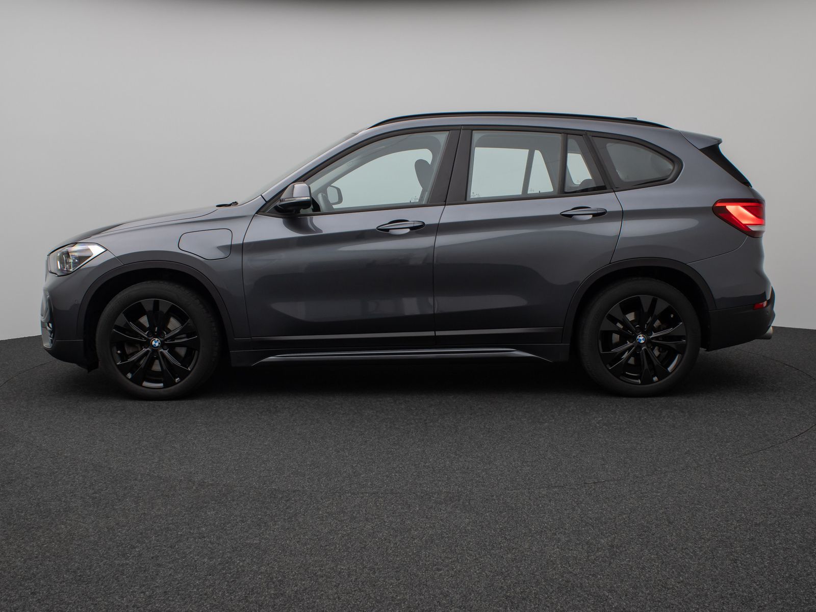 Fahrzeugabbildung BMW X1 xD25e SportLine Kamera HUD DAB HiFi AHK Alarm