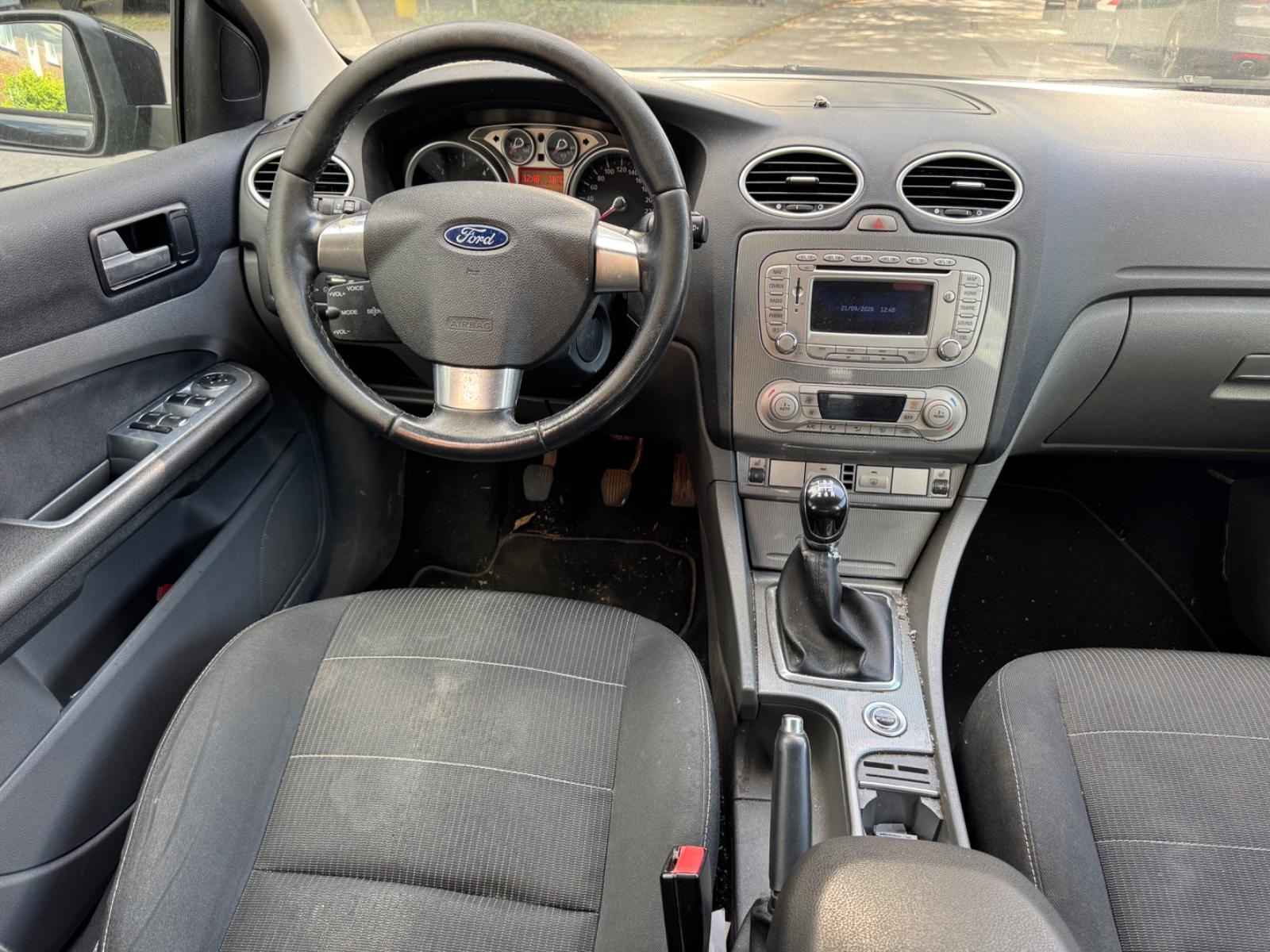 Ford Focus 2010 — photo 9
