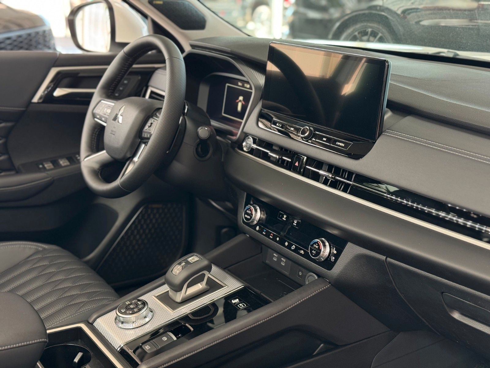 Fahrzeugabbildung Mitsubishi Outlander 2.4 PLUG-IN HYBRID 4WD TOP
