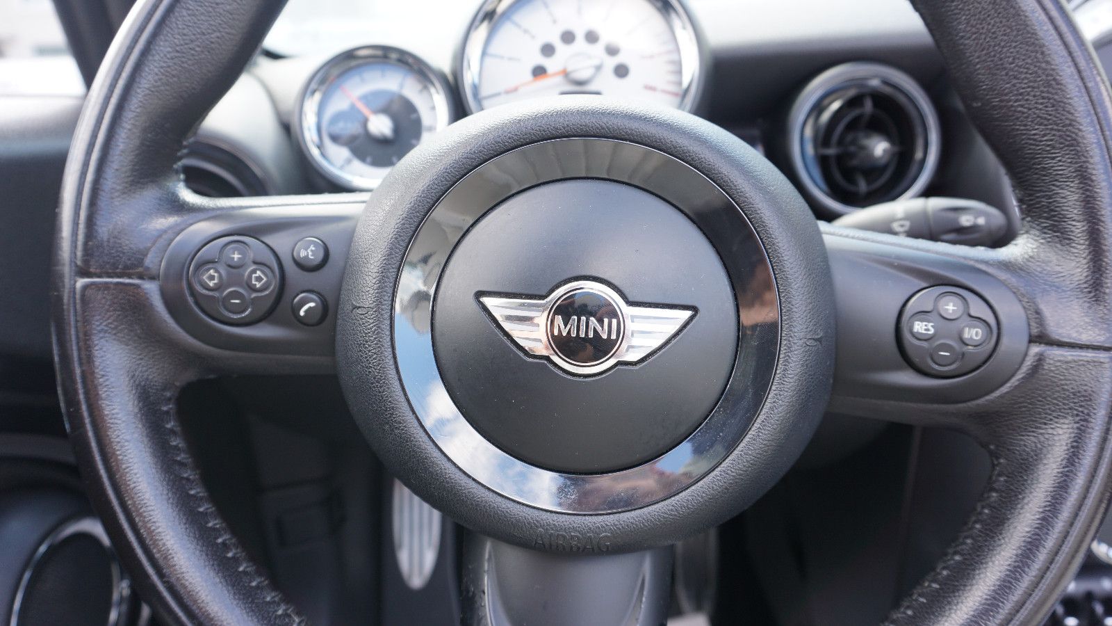 Fahrzeugabbildung MINI COOPER S Cabrio 1.6 Ltr, Bi-Xenon,Navi,Leder,+WR