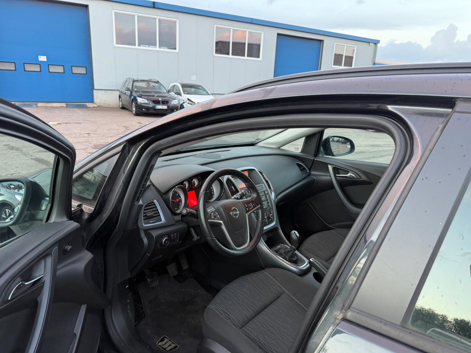 Opel Astra 2015 — photo 10