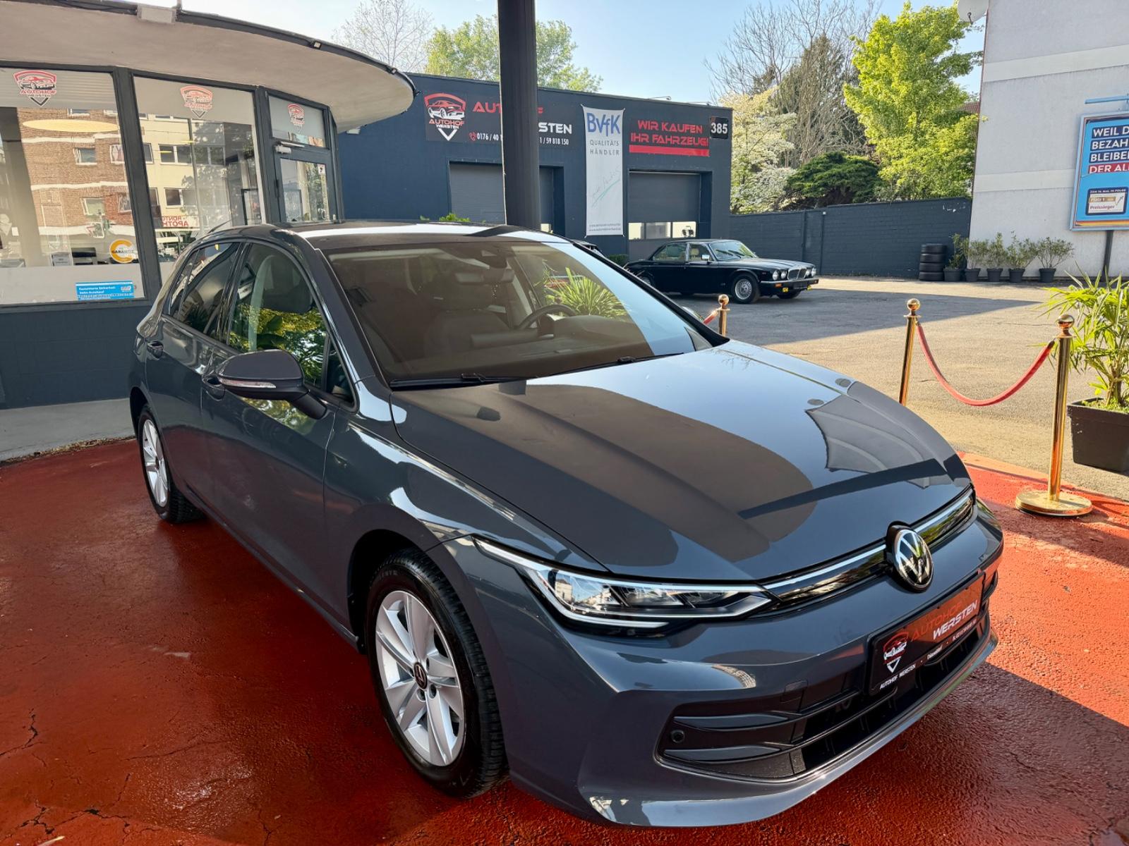 Volkswagen Golf VIII Lim. 1.5 eTSI 110 kW Life|LED|1. Hand