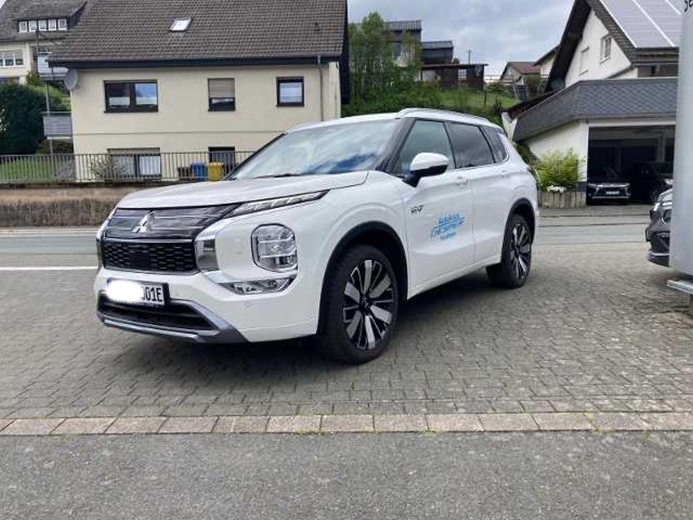 Mitsubishi Outlander 2.4L PHEV TOP PLUG IN HYBRID