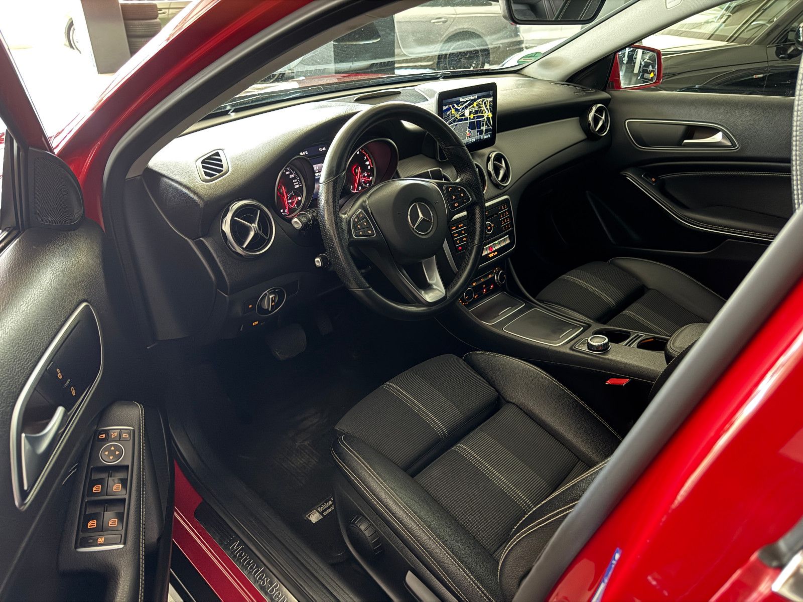 Fahrzeugabbildung Mercedes-Benz GLA 200 7G-DCT SPORTPAKET URBAN NAVI LED KAMERA