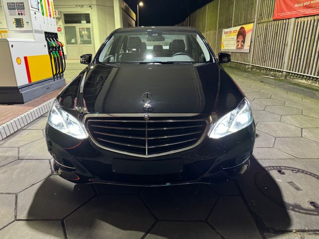 Mercedes-Benz E 220 Klasse. BlueTec/AUTOMATIK/NAVI/PDC/1-HAND*