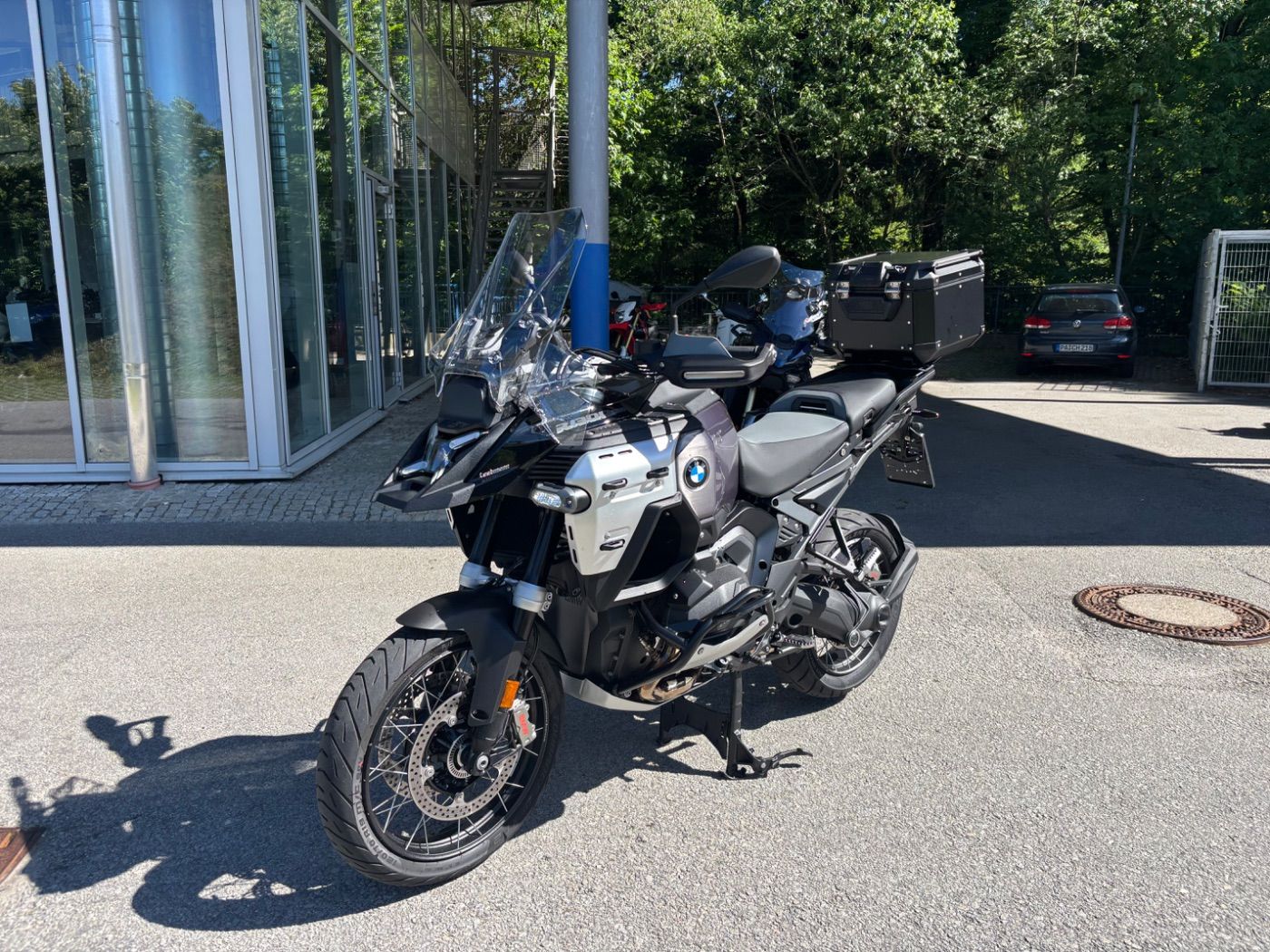 Fahrzeugabbildung BMW R 1300 GS Adventure Triple Black Dynamik-Paket