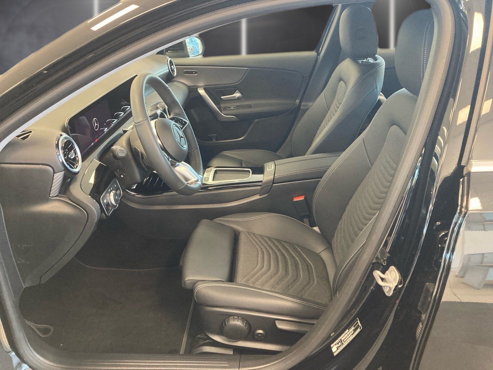 Fahrzeugabbildung Mercedes-Benz A 200 Progressive*MultiBeam*360°*Totwinkel*Navi*