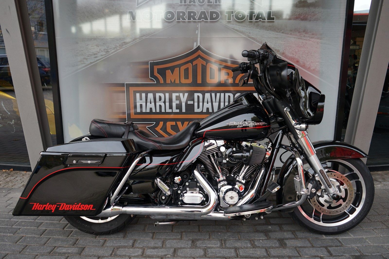 Fahrzeugabbildung Harley-Davidson Street Glide Bagger FLHX mit viel Zubehör