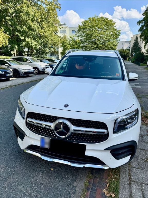 Image of Mercedes-Benz GLB 180