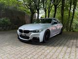 BMW F30 320i - BMW 320: F30