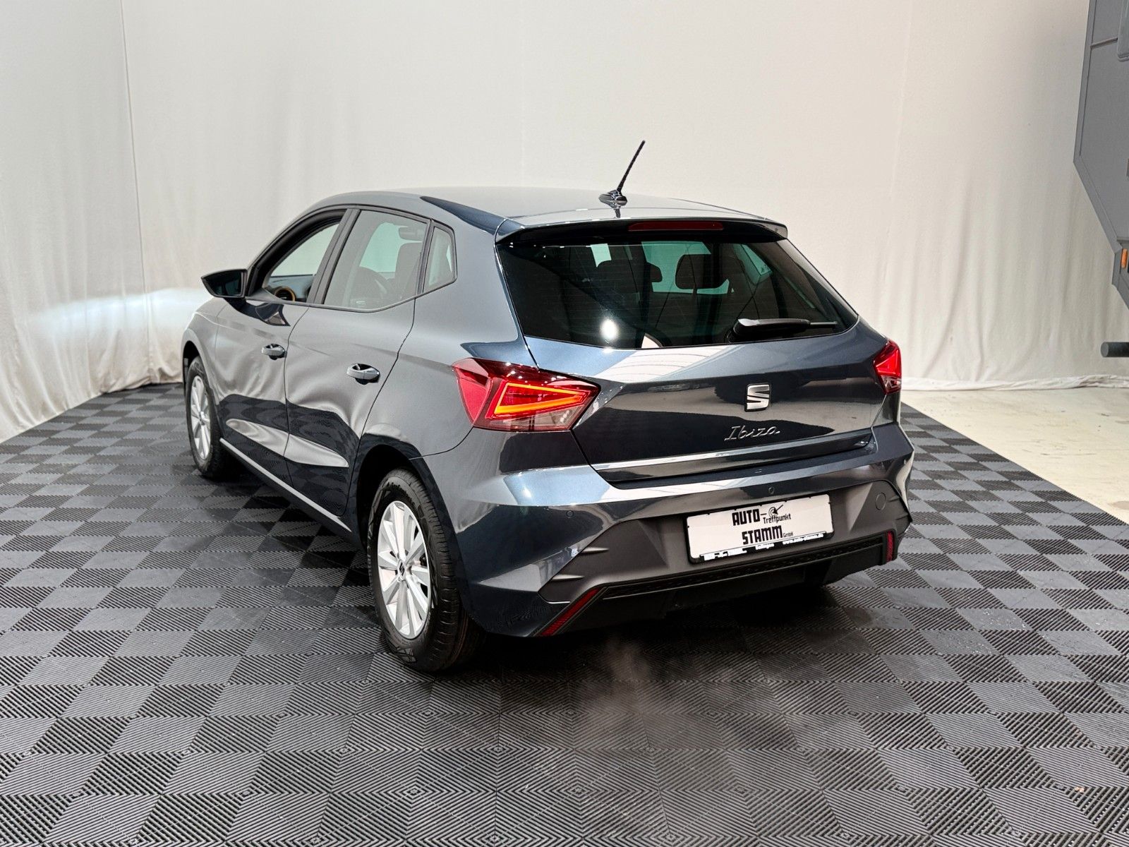 Fahrzeugabbildung SEAT Ibiza 1.0 MPI / Klimaanlage / Tempomat