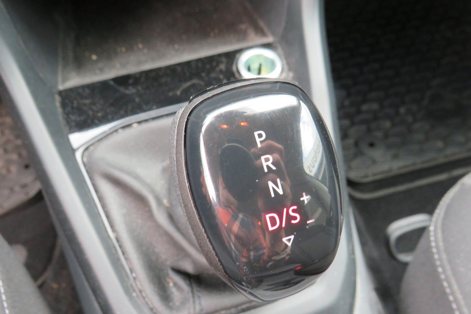 Fahrzeugabbildung Volkswagen T-Cross Life DSG PDC TELVOR SITZH. 1H.