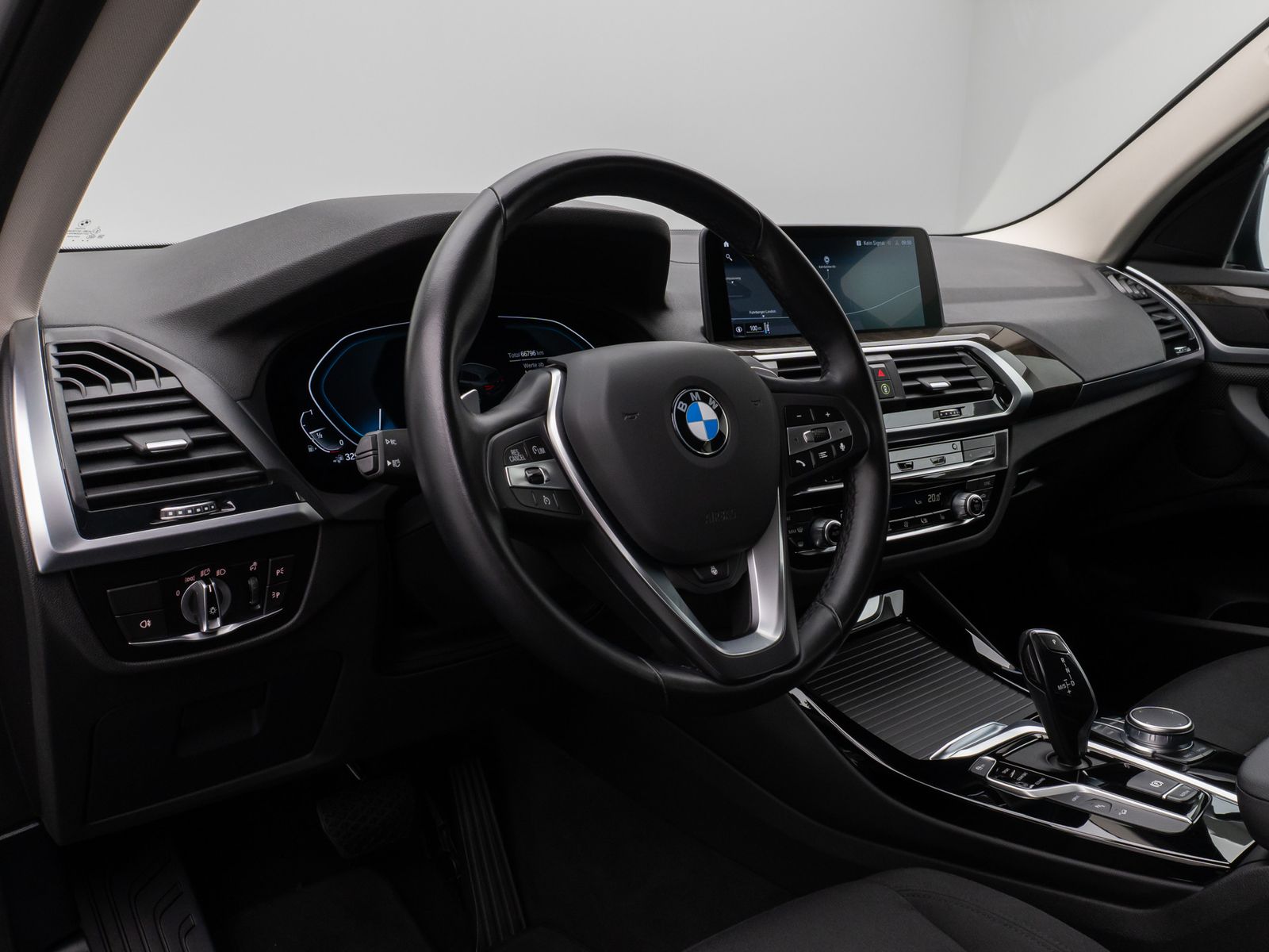 Fahrzeugabbildung BMW X3 xD30e Kamera DAB HiFi Lenkrhzg Komfort Alarm