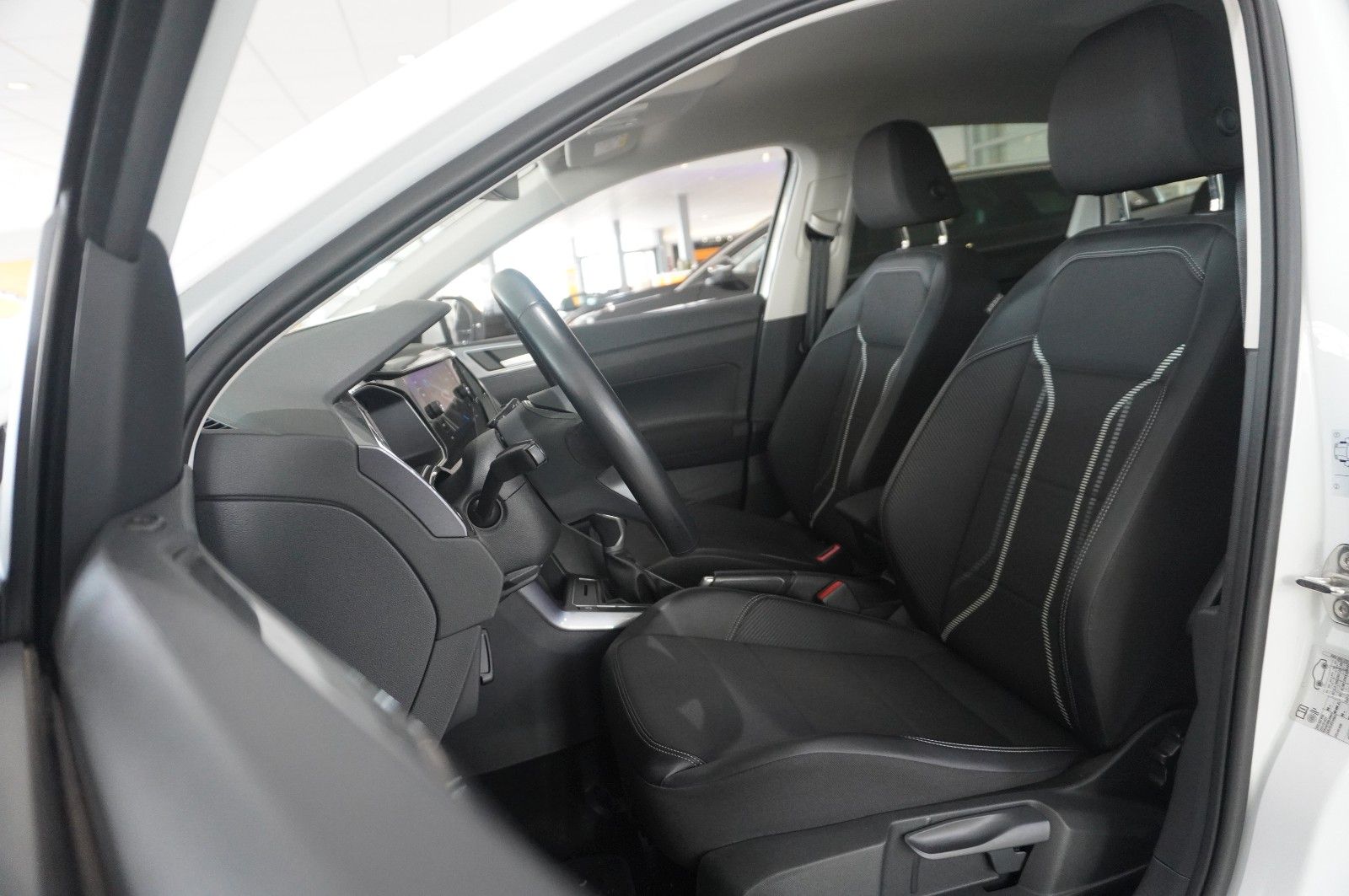 Fahrzeugabbildung Volkswagen Taigo 1.0 TSI STYLE NAVI/IQ-LIGHT/VIRT./SH/DAB+