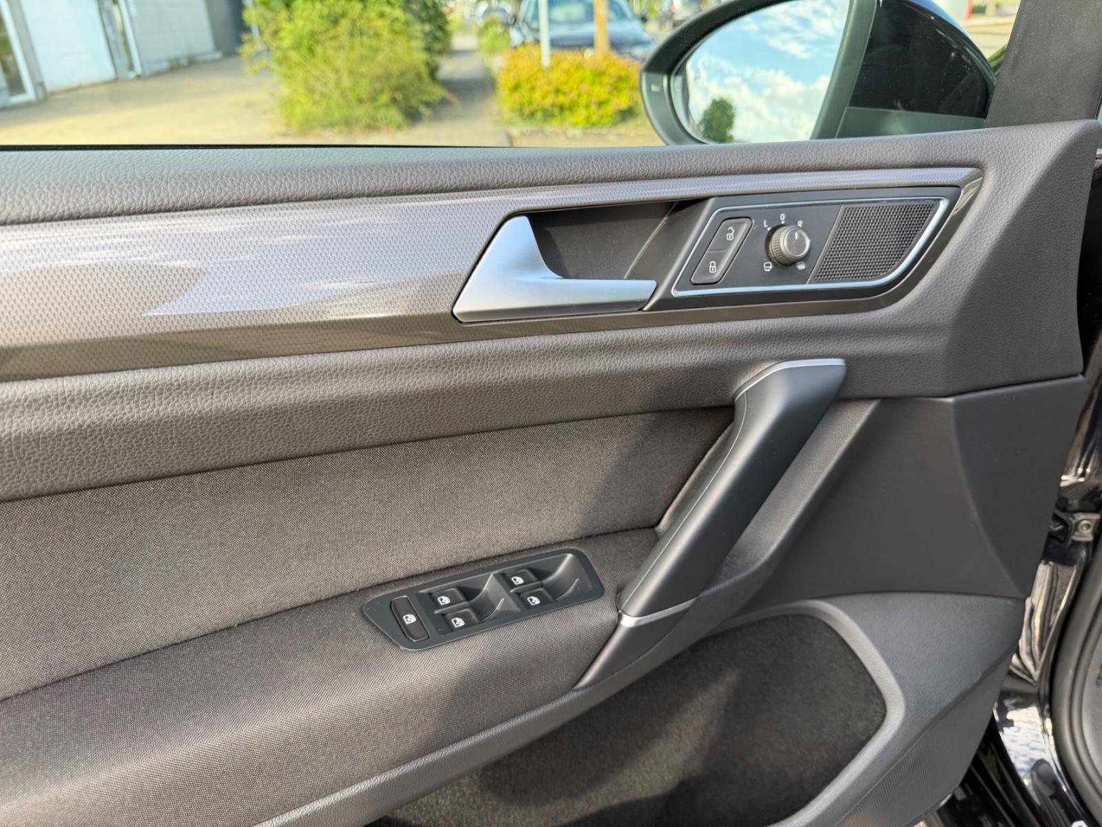 Volkswagen Golf Sportsvan VII IQ.DRIVE/NAVI/TÜV Neu/PDC, миниатюра 12