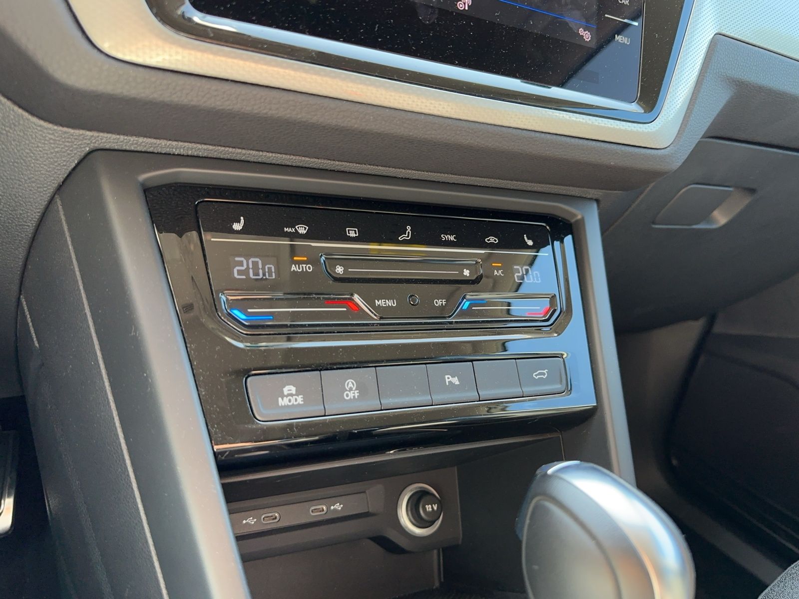 Fahrzeugabbildung Volkswagen Touran 2.0 TDI Move 7-Sitzer DSG Matrix ACC 17"