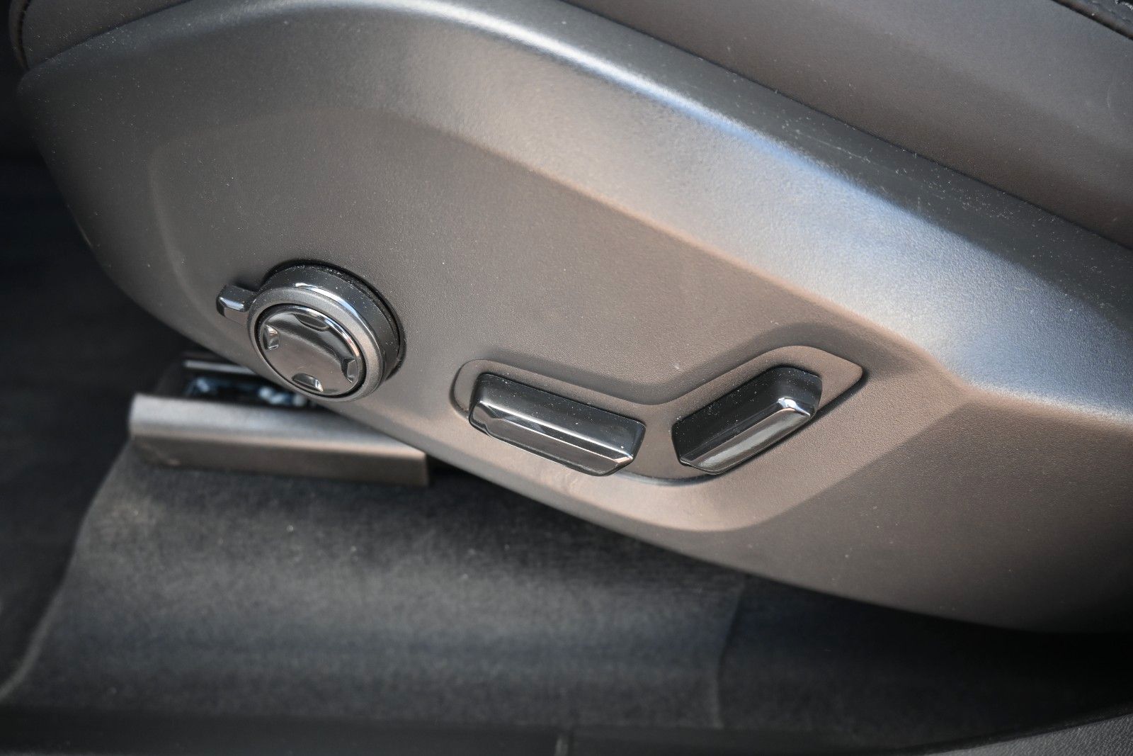 Fahrzeugabbildung Volvo XC90 T8 AWD Plus Dark*PANO*360°*HuD*H&K*ACC