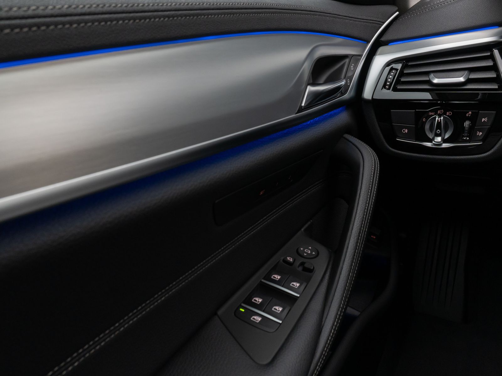 Fahrzeugabbildung BMW 540i xD LuxuryLine Panorama Laser Kamera SoftCL