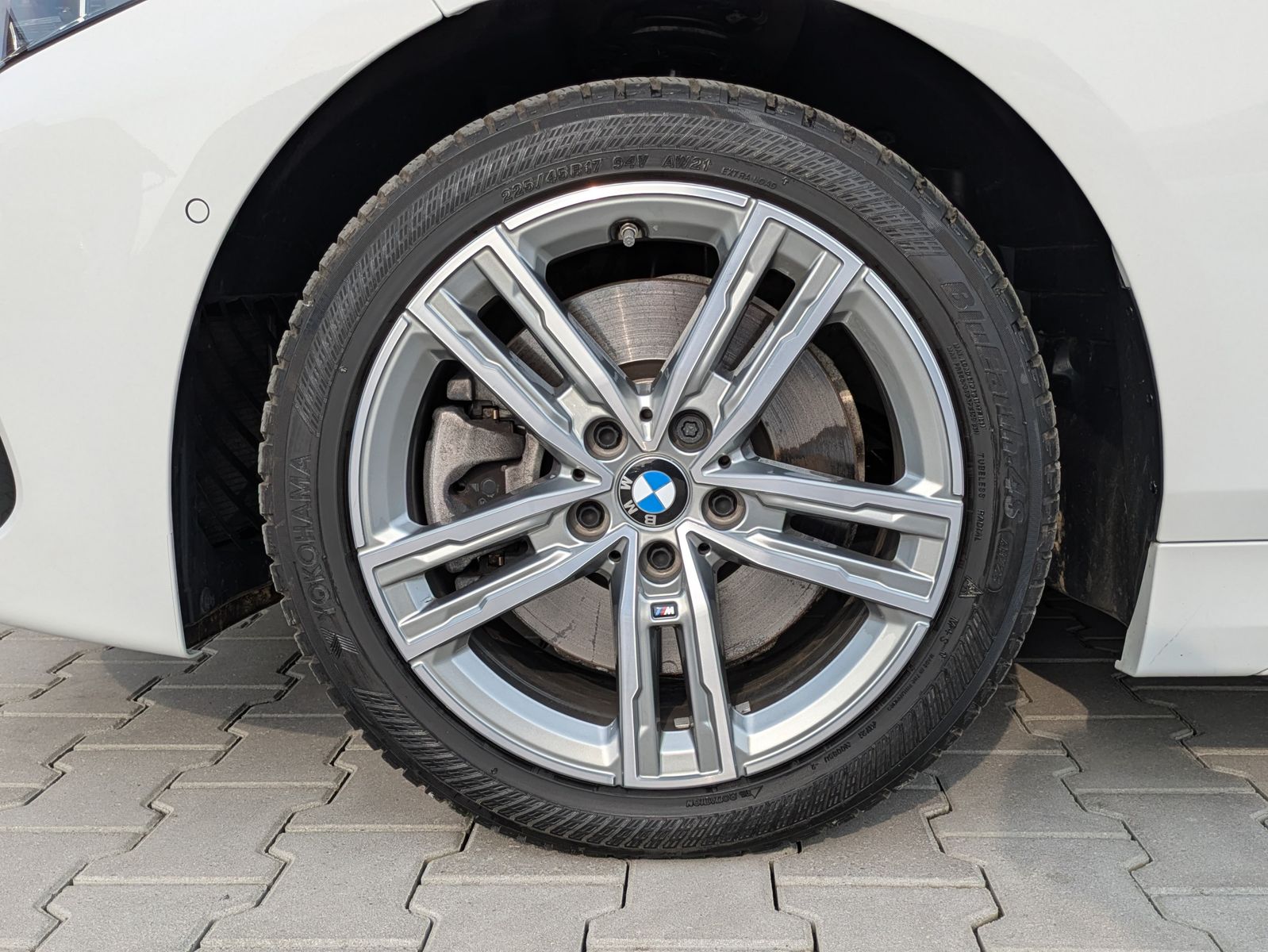 Fahrzeugabbildung BMW 120 i M Sport SHADOW*ACC*KAMERA*H&K*AHK*LED*DAB
