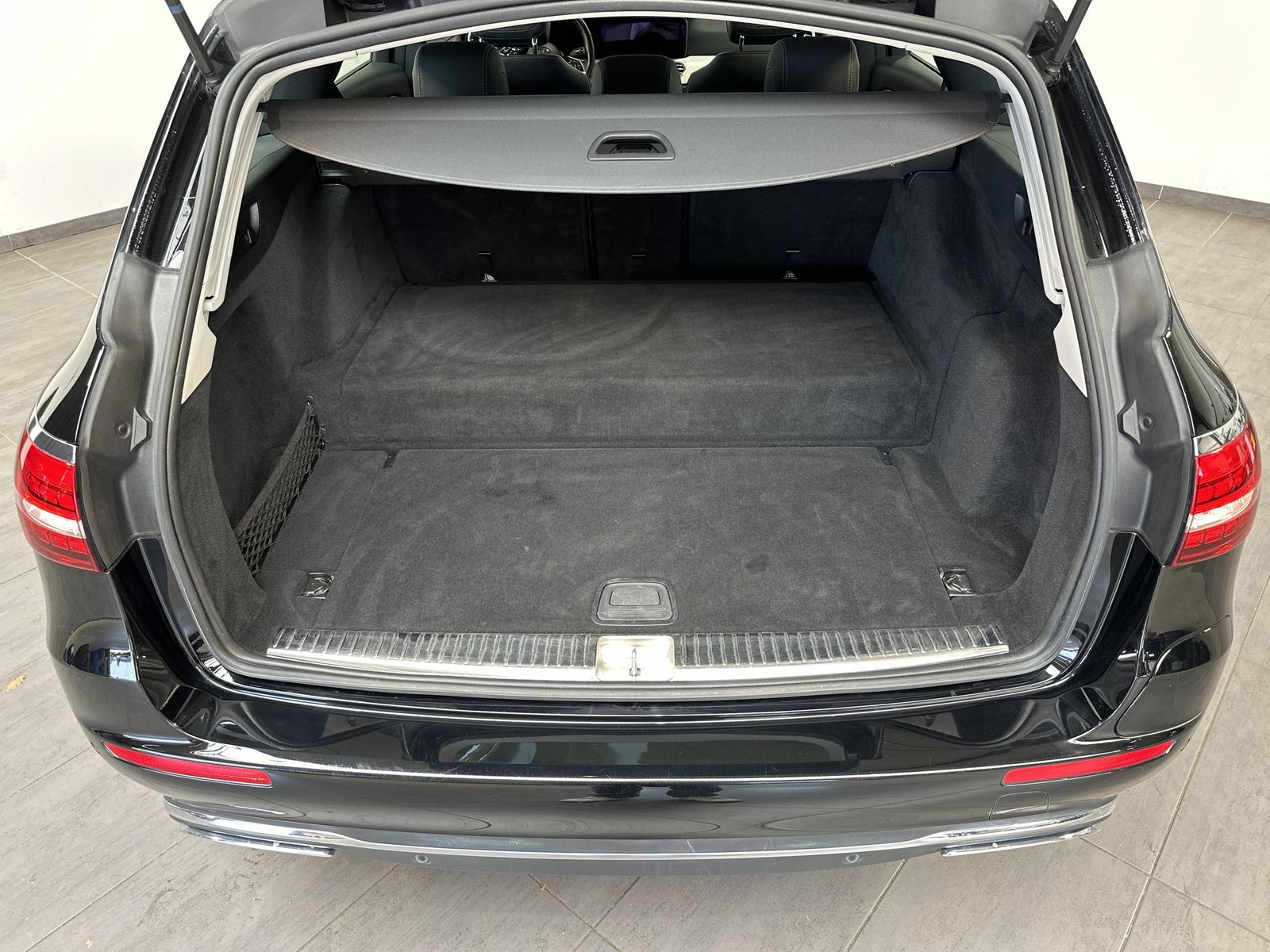 Fahrzeugabbildung Mercedes-Benz E 300de T Avantgarde NAV+LED+WIDESCREEN+360°+ACC