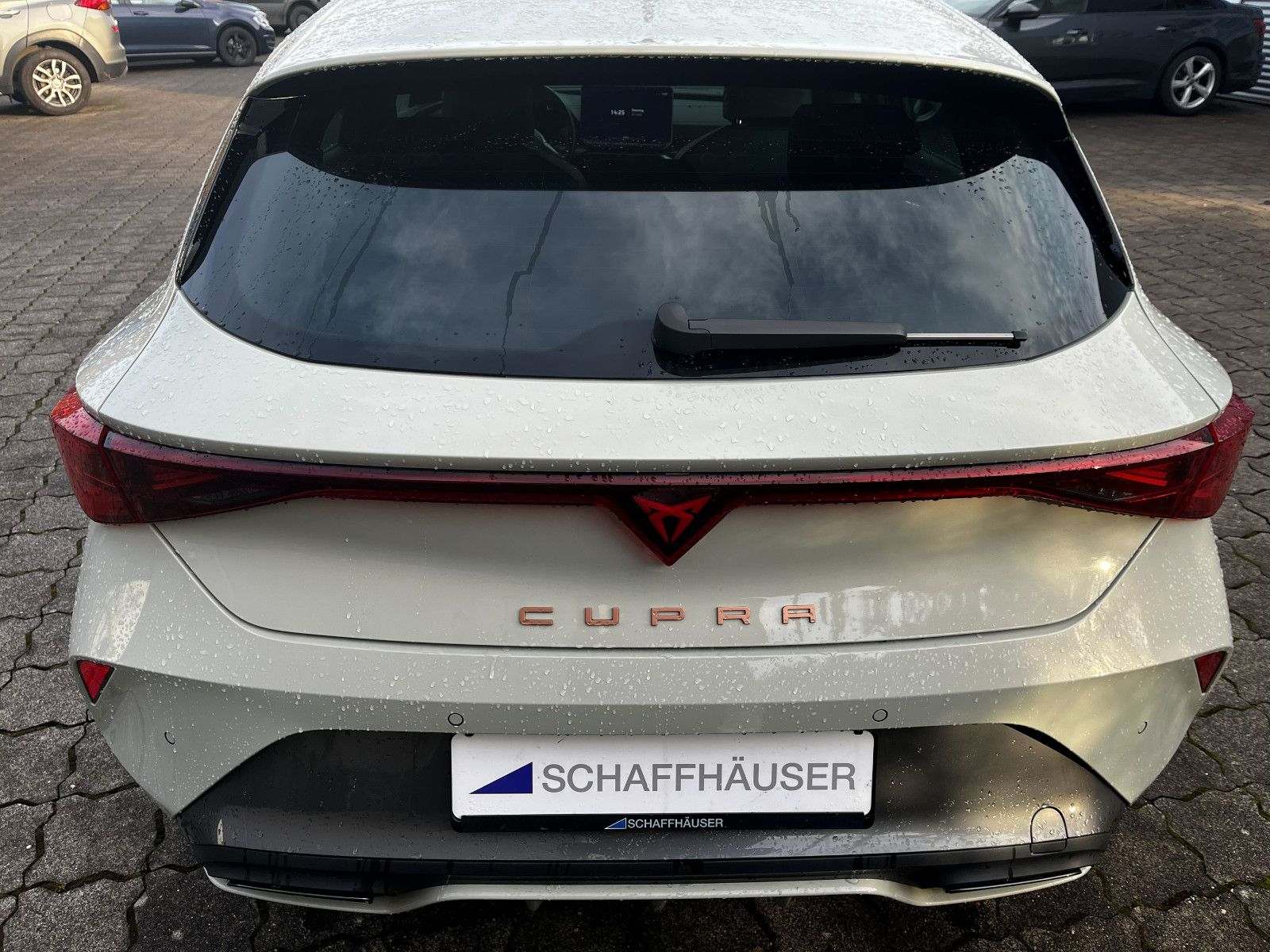 Fahrzeugabbildung CUPRA Leon 1.5 eTSI 110 kW SHZ PDC LED CARPLAY LHZ 18"