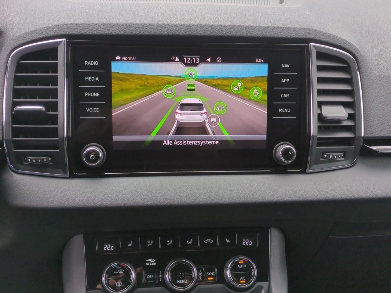 Fahrzeugabbildung SKODA Karoq 4x4 Selection TDI DSG AHK - 5 J.Garantie