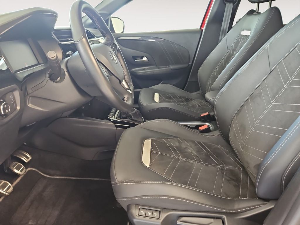 Fahrzeugabbildung Opel 1.2 Turbo Ultimate, Alcantara, Navi, Matrix