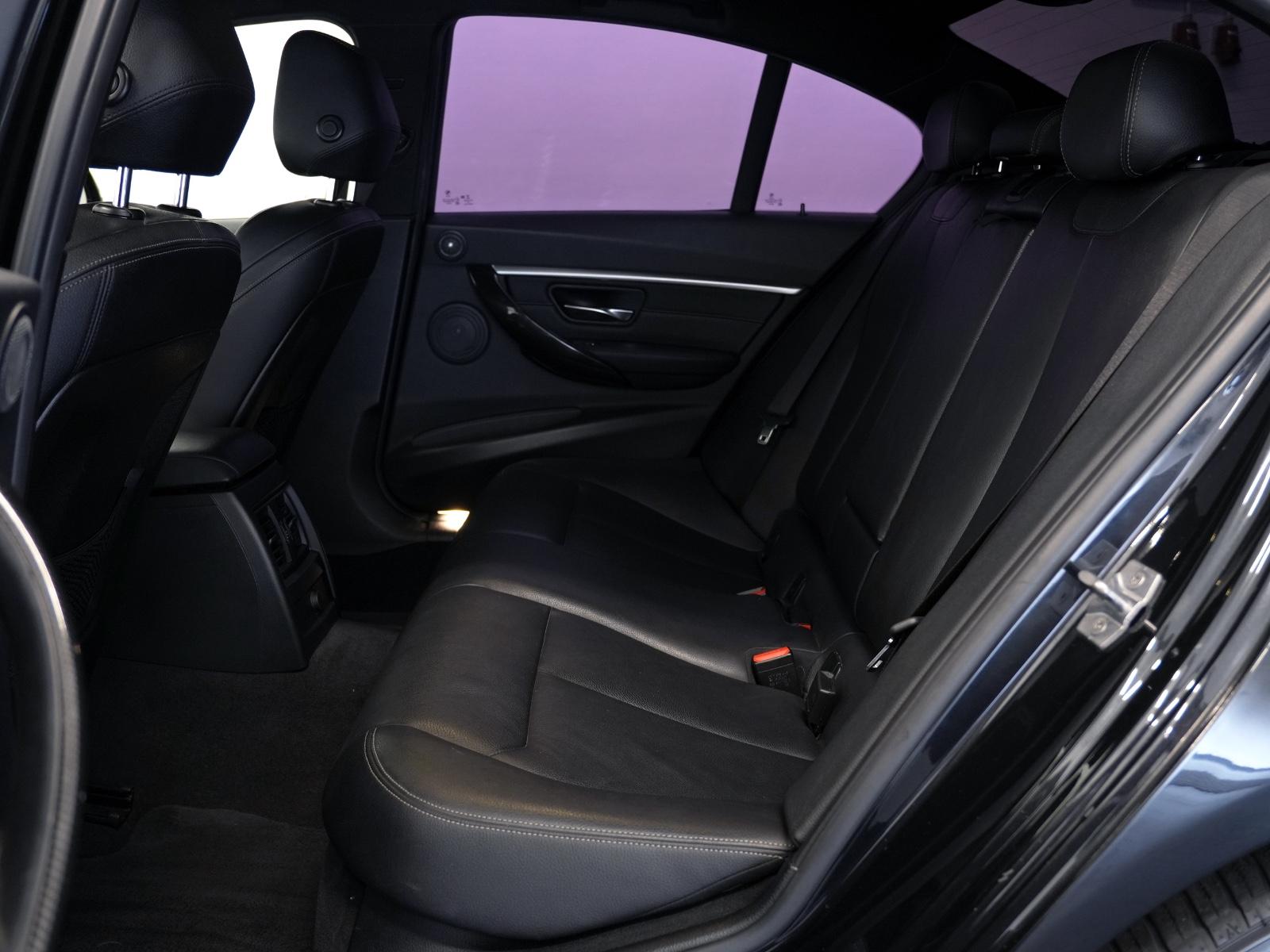 BMW 330i Limousine M-Sport CARBON/R-KAM/MEMORY/LEDER