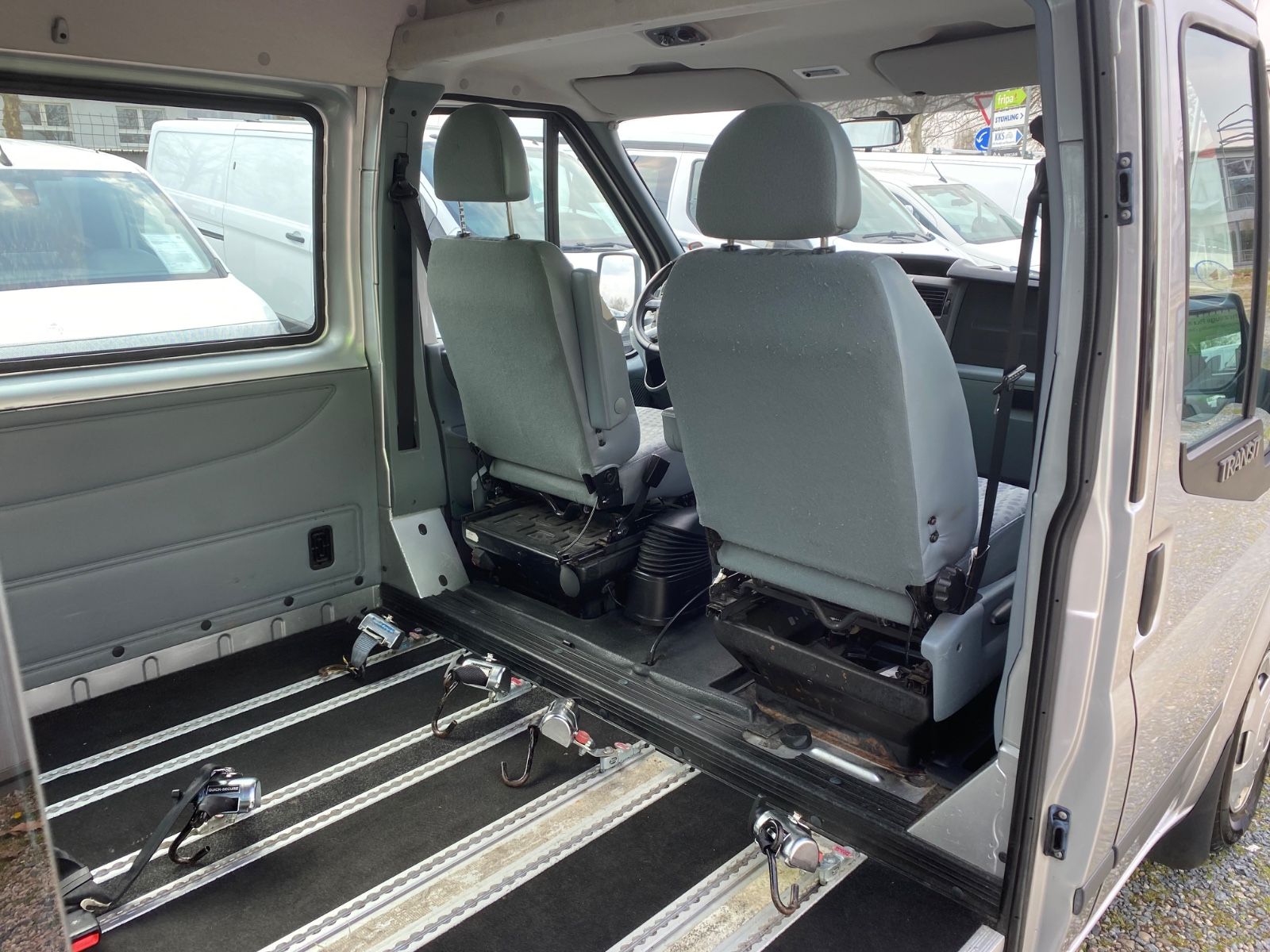 Fahrzeugabbildung Ford Transit Kombi FT 300 M Trend,STH,ROLLSTUHLLIFT
