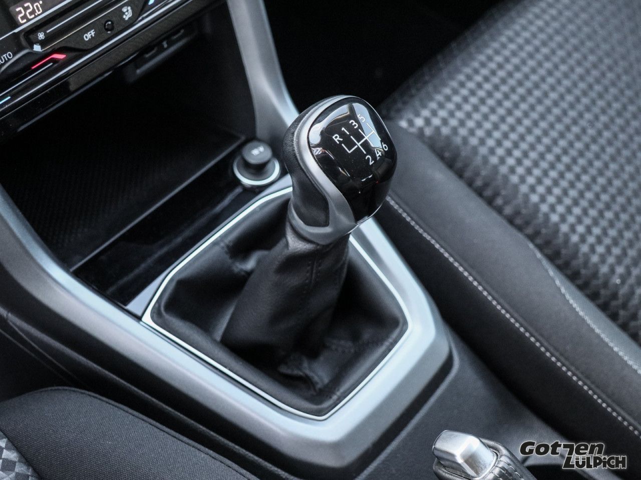 Fahrzeugabbildung Volkswagen T-Cross Active 1,0TSI Navi PDC ACC App-Connect