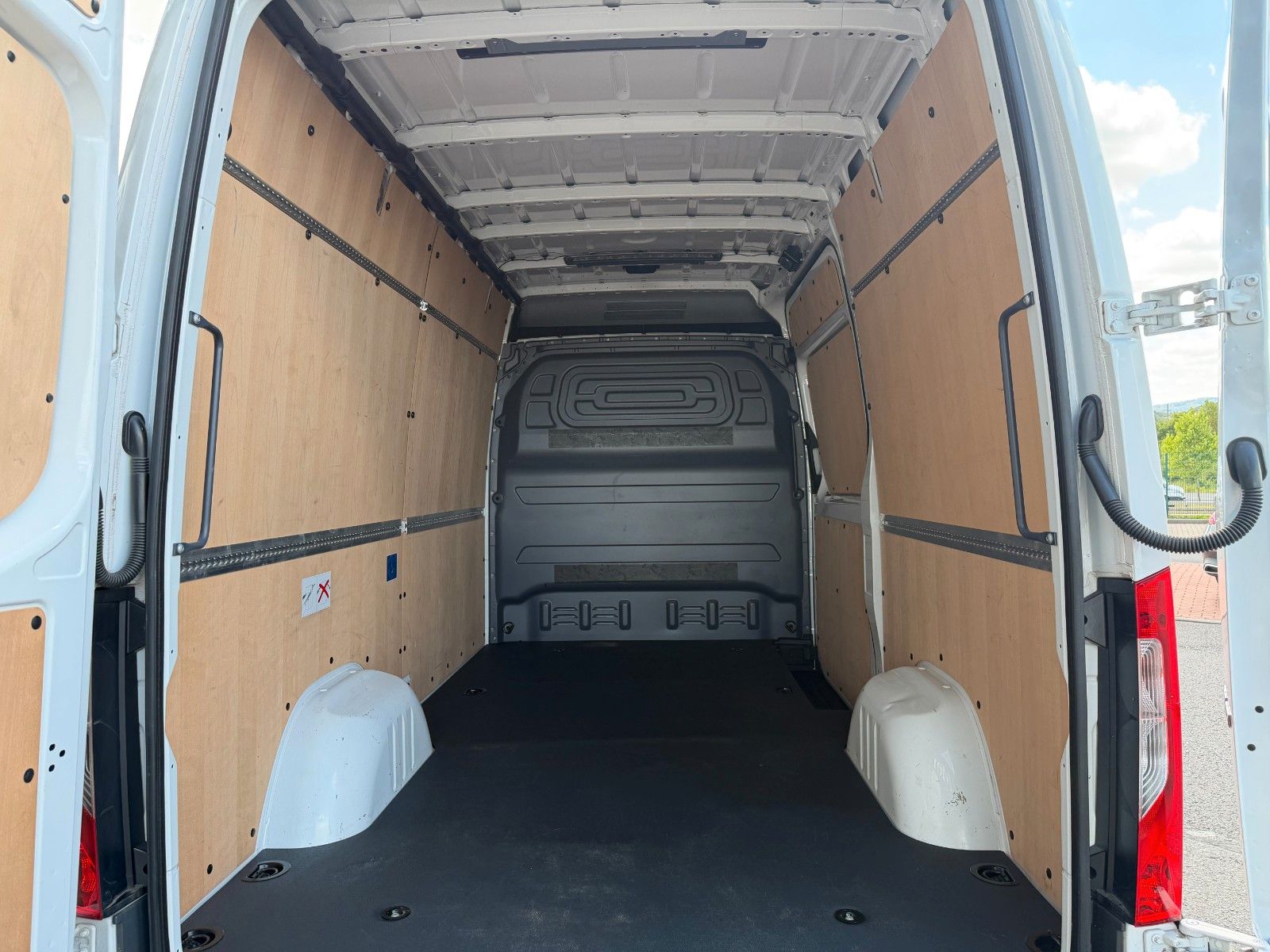 Fahrzeugabbildung Mercedes-Benz Sprinter 317 CDI 9G 3665 LED SHZ Klima Schwing