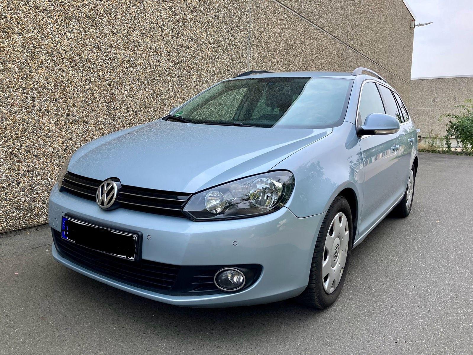 Volkswagen Golf 2011 — interior