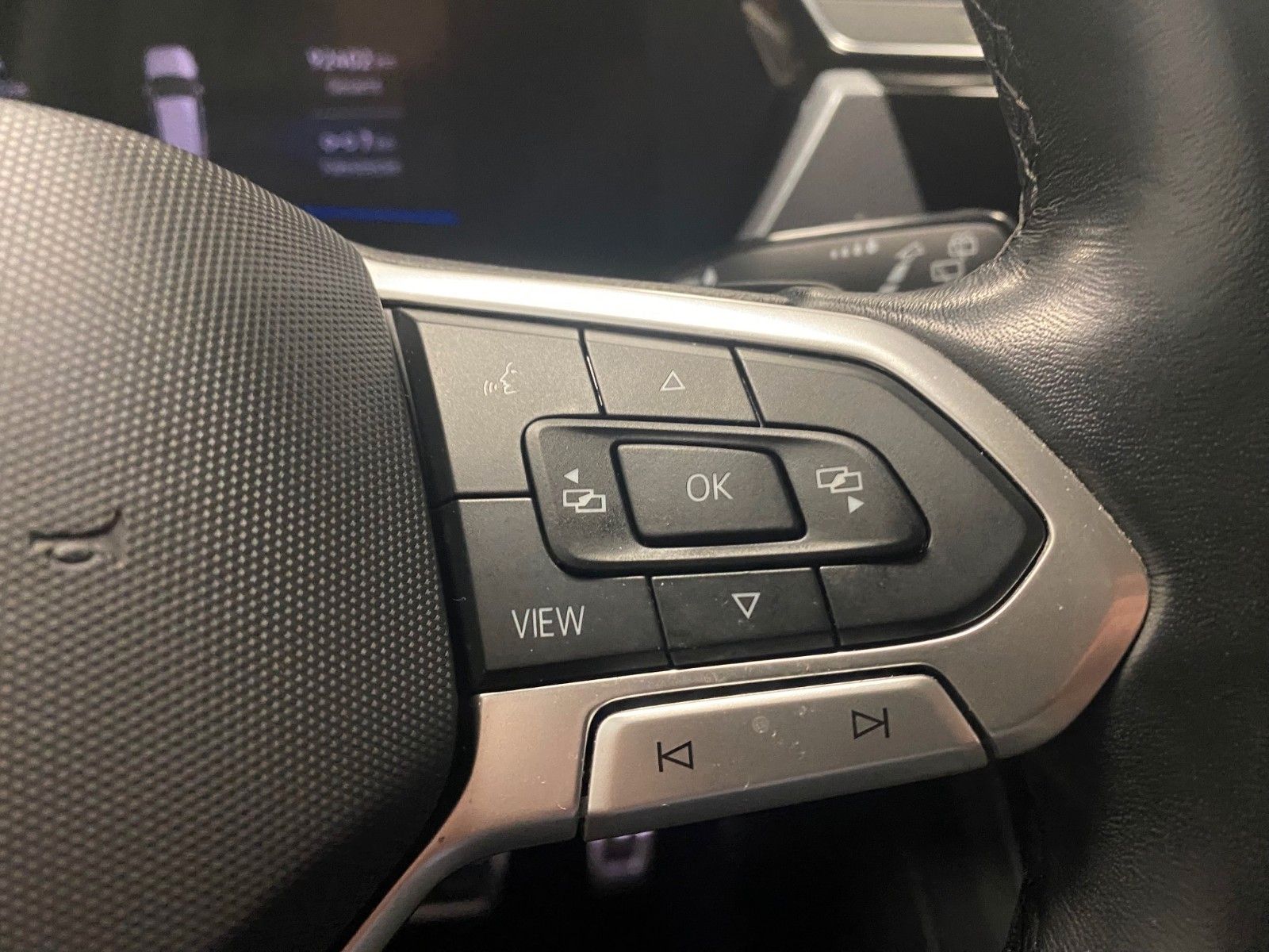 Fahrzeugabbildung Volkswagen Touran 1.5 TSI DSG ACTIVE+7 Sitze+ACC+NAVI+Totwi