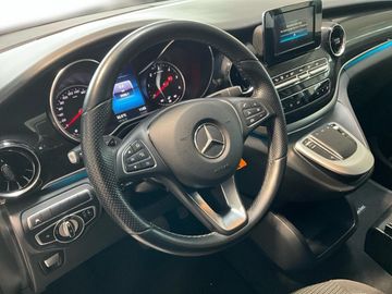 Mercedes V 220 - 9
