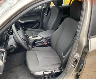 Bild 10 BMW 118 i Lim. Adv. *AT*SHZ*LED*KLIMAAUTO*PDC v+h*