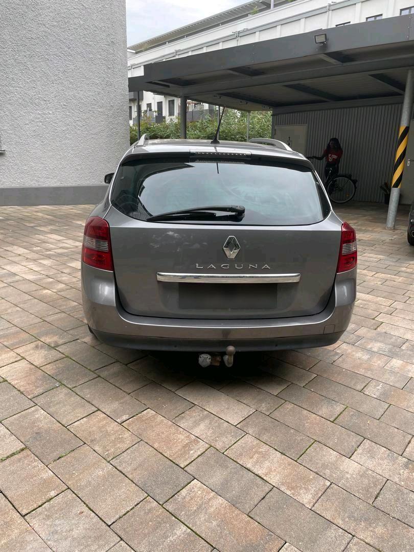 Renault Laguna 2011 — салон