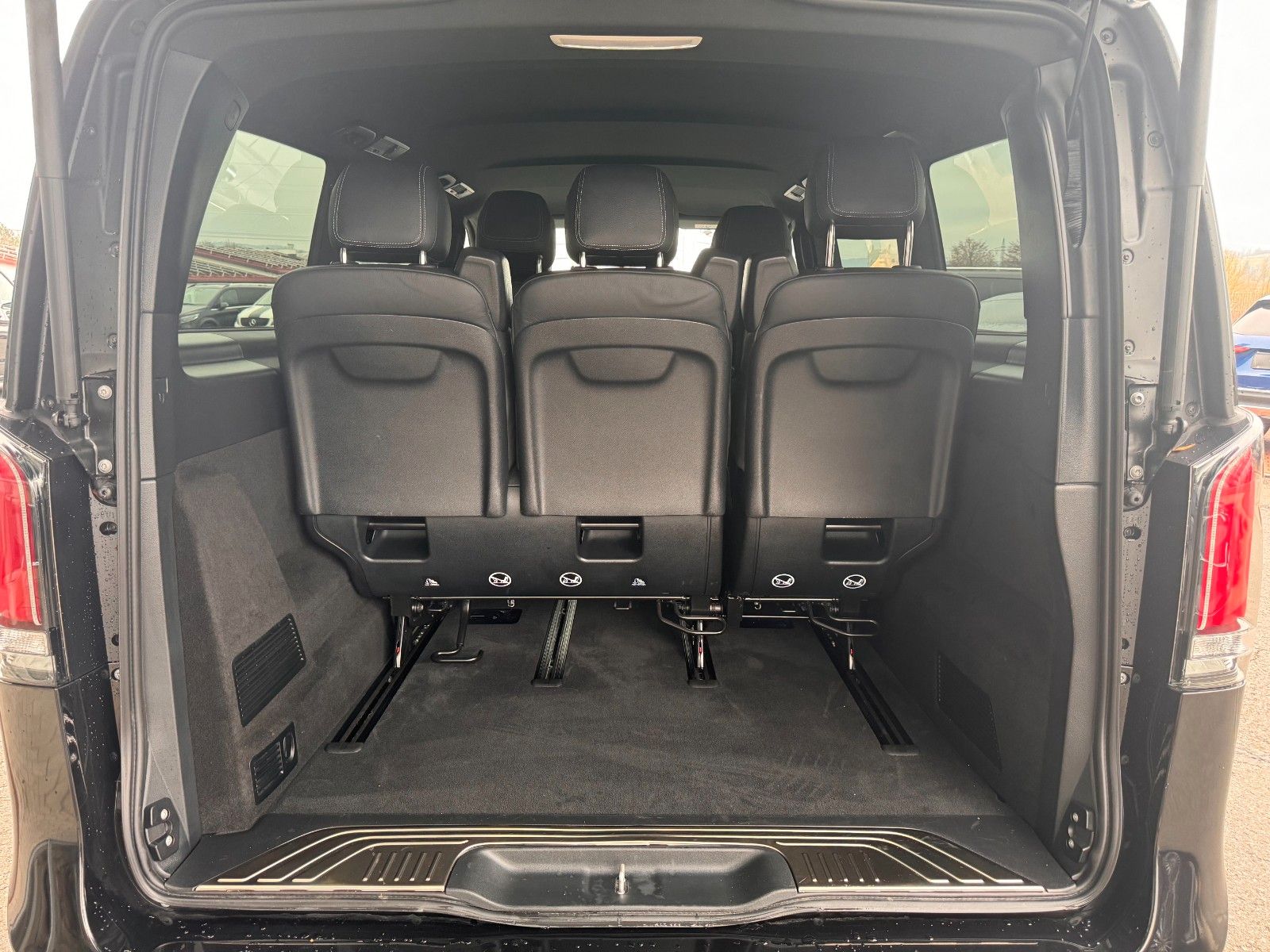 Fahrzeugabbildung Mercedes-Benz V 300 d AVA DISTRONIC AHK Standheiz Sound